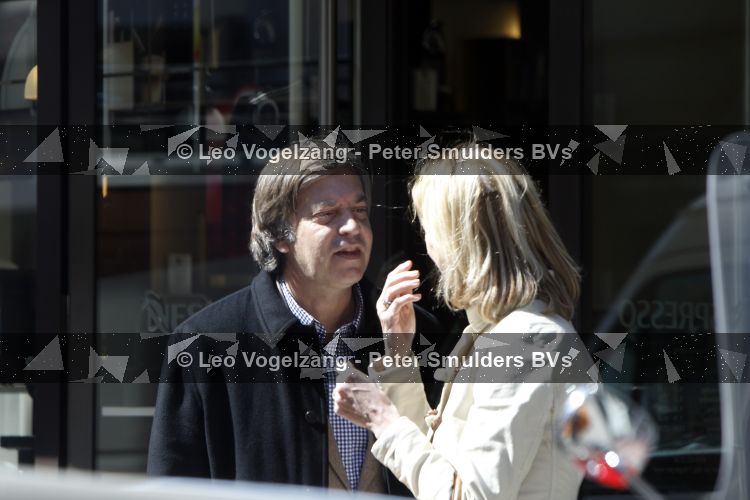 Amsterdam 15 april 2010
Jan Dirk Paarlberg aan het winkelen met zijn vrouw op de pc hooftstraat.
Peter Smulders bv