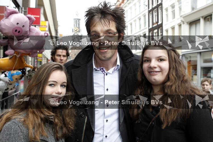 Amsterdam 14 maart 2010
Prtemiere nanny Mc Fee in tuschinski. Jan Douwe Kroeske met dochters
Peter Smulders bv