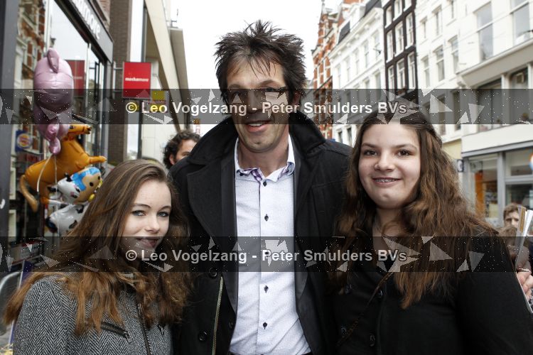 Amsterdam 14 maart 2010
Prtemiere nanny Mc Fee in tuschinski. Jan Douwe Kroeske met dochters
Peter Smulders bv