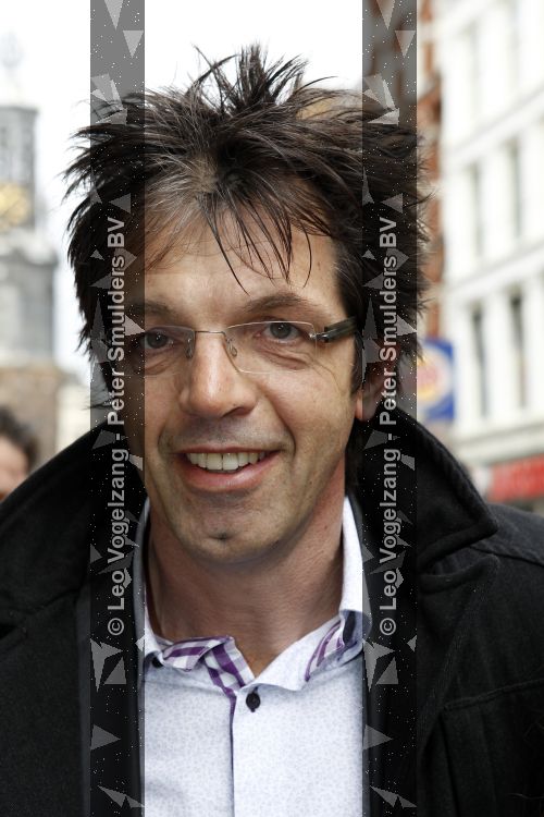 Amsterdam 14 maart 2010
Prtemiere nanny Mc Fee in tuschinski. Jan Douwe Kroeske met dochters
Peter Smulders bv
