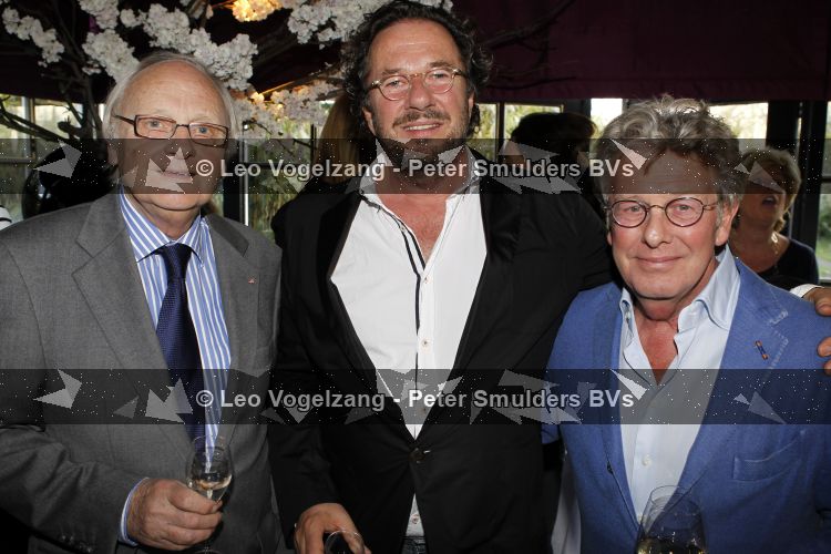 Loosdrecht 9 april 2010
Surprise feestje voor Monique des Bouvrie georganiseerd door haar man Jan des Bouvrie bij Fitou in Loosdrecht. Ferry Hoogendijk met Jan en Herman Heinsbroek
Peter Smulders bv