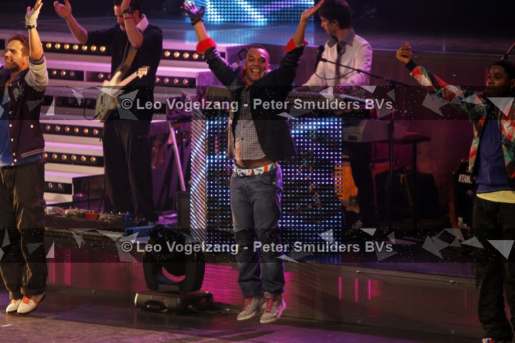 Amsterdam 26 maart 2010
Premiere Michael jackson in de heineken music hall. Christophe le Quesne speelt michael. vriend jasmine sendar
Peter Smulders bv
