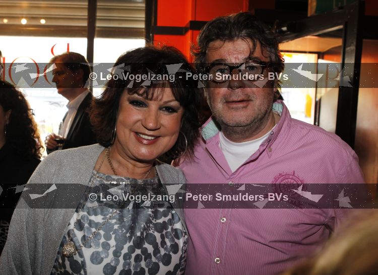 Amsterdam 28 maart 2010
Surprise feestje voor Patty Brard haar 55e verjaardag bij borrelbar. Jose Hoebee met man Will
Peter Smulders bv