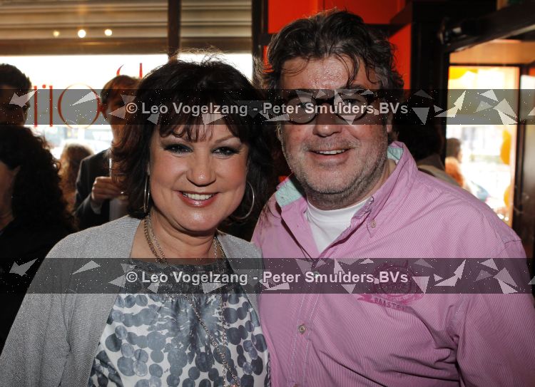 Amsterdam 28 maart 2010
Surprise feestje voor Patty Brard haar 55e verjaardag bij borrelbar. Jose Hoebee met man Will
Peter Smulders bv