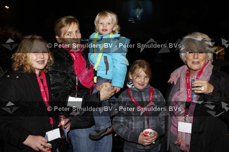 Harderwijk 20 maart 2010
Premiere show in het dolfinarium. Karla Peijs met dochter en kleinkinderen
Peter Smulders bv