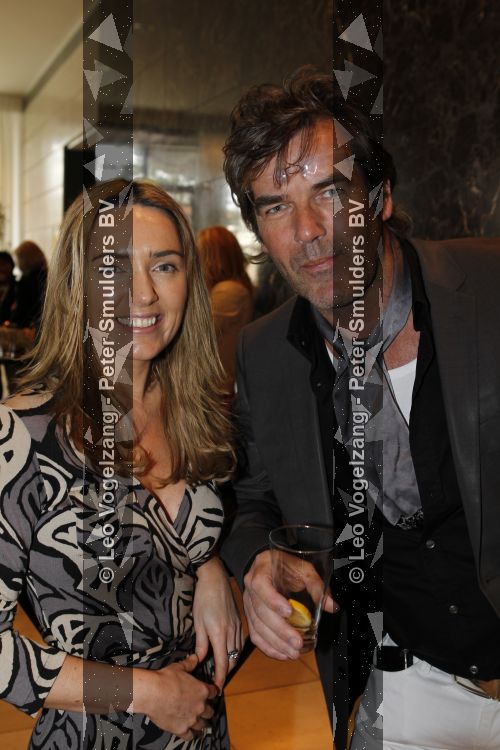 Amsterdam 27 maart 2010
Modeshow Sheila de Vries in het Hilton. Kathleen Vahl met kunstenaar ..
Peter Smulders bv
