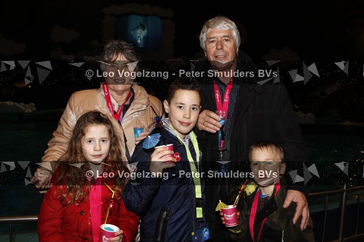 Harderwijk 20 maart 2010
Premiere show in het dolfinarium. Klaas Wilting met vrouw en kleinkinderen
Peter Smulders bv