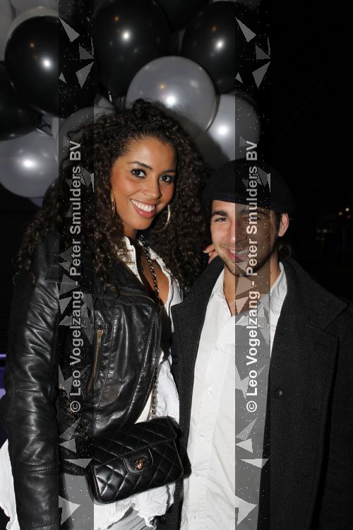 Amsterdam 18 maart 2010
Wesley Sneijders heeft voor zijn vrouw Yolanthe Cabau v Kasbergen een surprise feest georganiseerd voor haar 25 e verjaardag op de supperclub boot. Ze slapen in het Amstel hotel. Lauretta Gerards met vriend
Peter Smulders bv