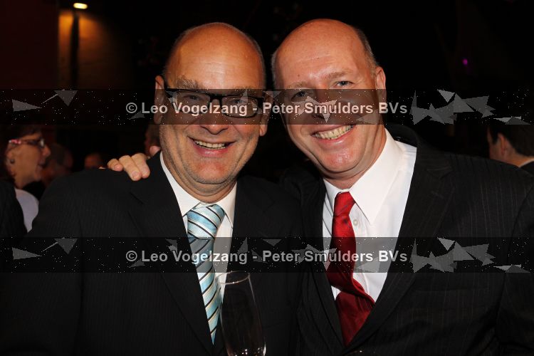 Amsterdam 17 maart 2010
Presentatie vliegmaatschappij EMirates in de beurs v Berlage. Leo v d Goot met man Cilly dartell
Peter Smulders bv