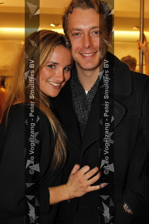 Amsterdam 14 maart 2010
Modeshow in de bijenkorf met diversen Bn ers voor Orange Babies. Mark v Eewuen komt bij Lieke v Lexmond kijken
Peter Smulders bv