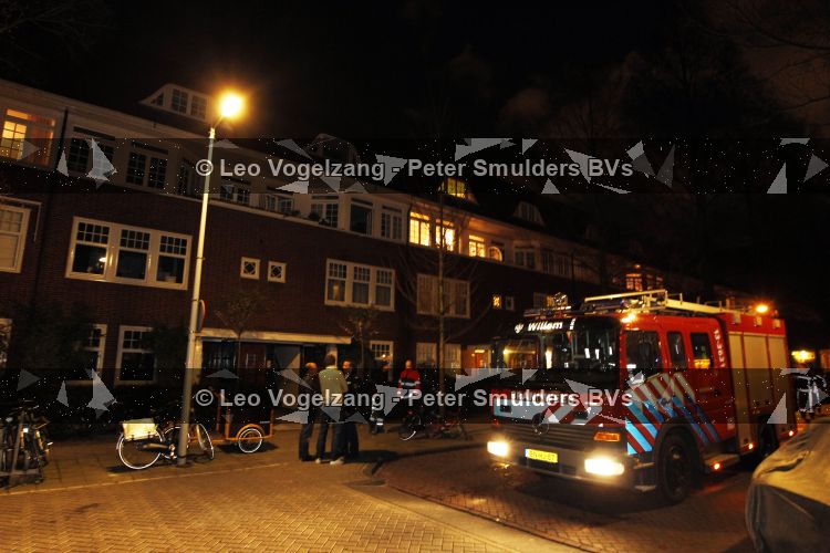 Amsterdam 11 april 2010
Bij de buren van Lieke v Lexmond heeft brand gewoed. Lieke had alleen rookschade. De brandweer had wel haar deur geforceerd om te kijken of er iemand in huis was.
Peter Smulders bv