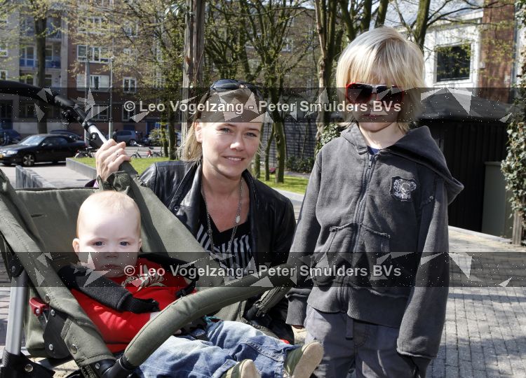 Amsterdam 14 april 2010
Mama van het jaar verkiezing in hotel arena. Liesbeth Kamerling met kinderen
Peter Smulders bv