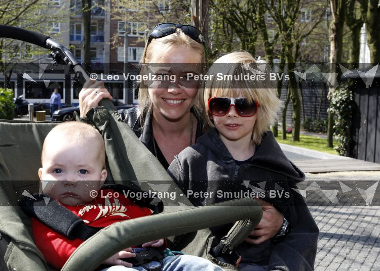 Amsterdam 14 april 2010
Mama van het jaar verkiezing in hotel arena. Liesbeth Kamerling met kinderen
Peter Smulders bv