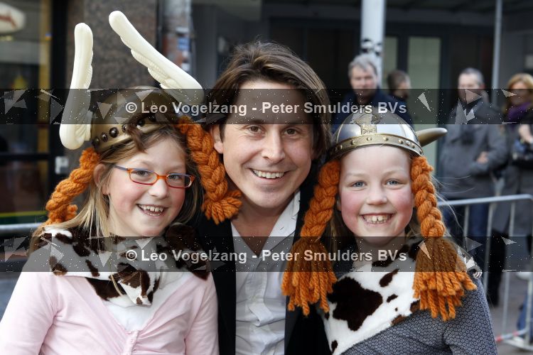 Amsterdam 21 maart 2010
Premiere hoe tem je een draak in Tuschinski. Lodewijk Hoekstra met nichtjes
Peter Smulders bv