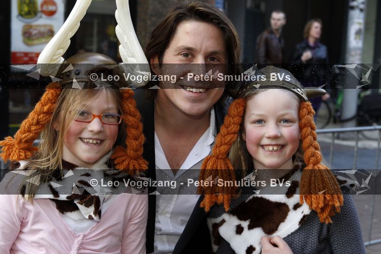 Amsterdam 21 maart 2010
Premiere hoe tem je een draak in Tuschinski. Lodewijk Hoekstra met nichtjes
Peter Smulders bv