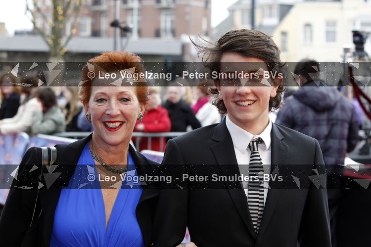 Scheveningen 11 april 2010
Premiere Mary Poppins in het circustheater. Loes Luca met zoon
Peter Smulders bv