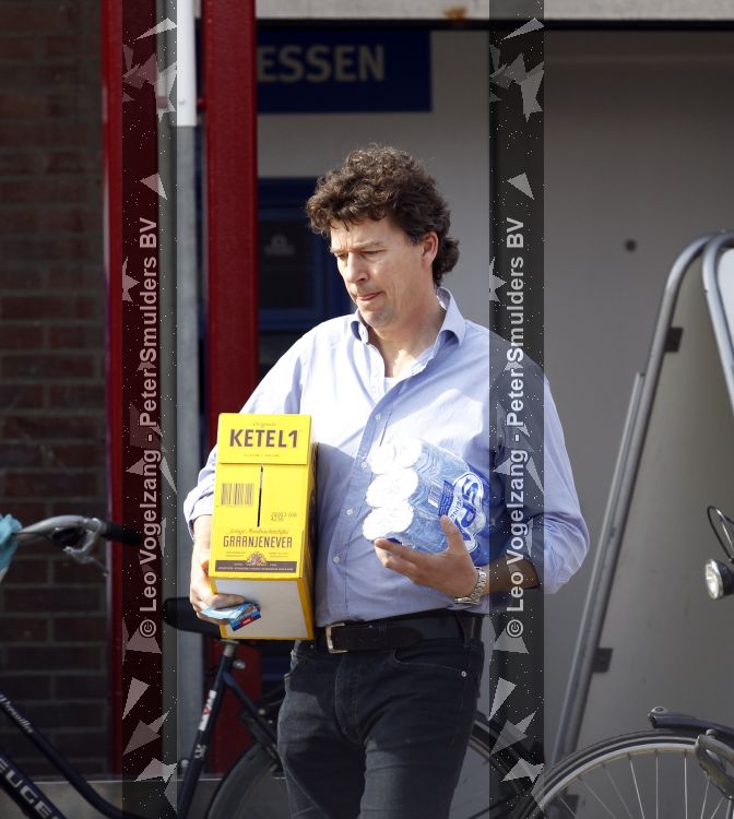 Monnickendam 25 maart 2010
Marc Klein Essink en Ella v Rumpt doen boodschappen.
Peter Smulders bv