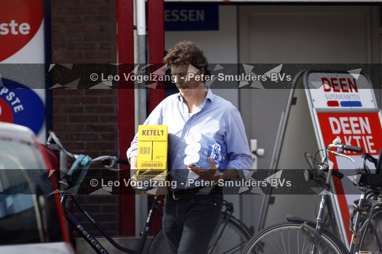 Monnickendam 25 maart 2010
Marc Klein Essink en Ella v Rumpt doen boodschappen.
Peter Smulders bv