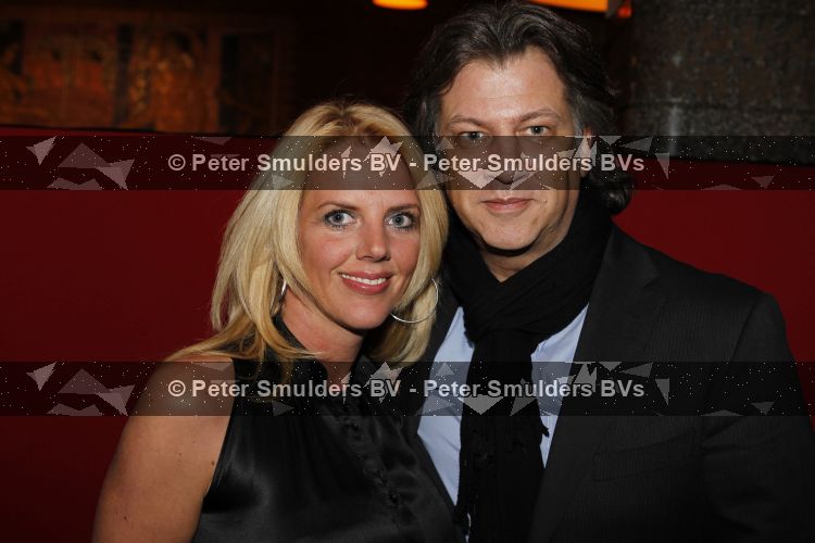 Amsterdam 17 maart 2010
Presentatie vliegmaatschappij EMirates in de beurs v Berlage. Mark farouk met vrouw
Peter Smulders bv