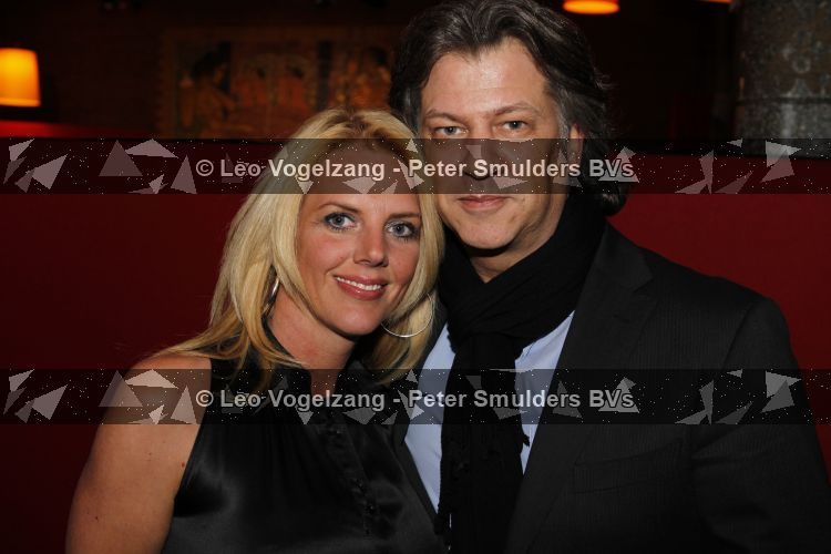 Amsterdam 17 maart 2010
Presentatie vliegmaatschappij EMirates in de beurs v Berlage. Mark farouk met vrouw
Peter Smulders bv