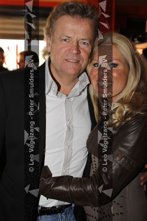 Amsterdam 28 maart 2010
Surprise feestje voor Patty Brard haar 55e verjaardag bij borrelbar. Marga Scheide met man
Peter Smulders bv