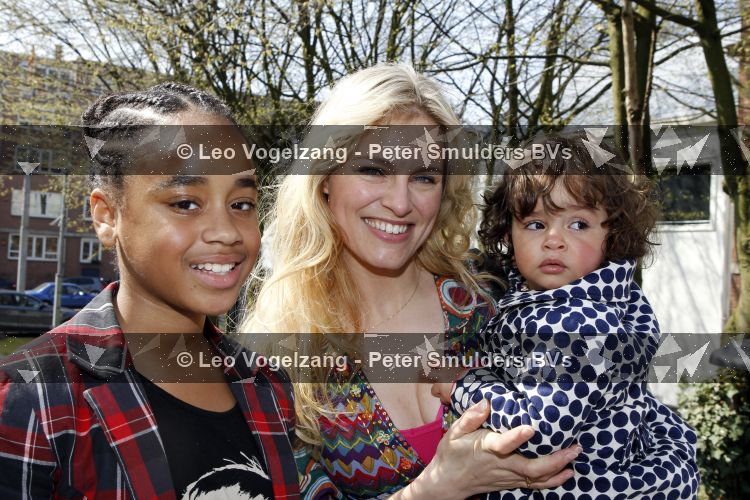 Amsterdam 14 april 2010
Mama van het jaar verkiezing in hotel arena. Marit v Bohemen met dochter en stiefdochter
Peter Smulders bv