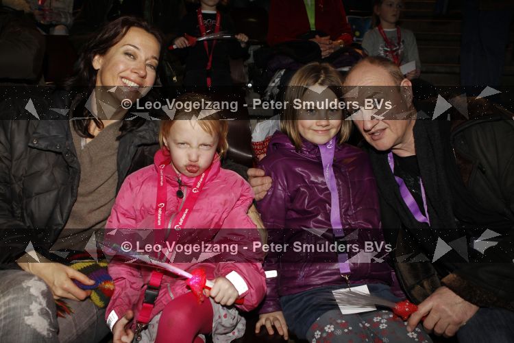 Harderwijk 20 maart 2010
Premiere show in het dolfinarium. Henk Poort Marjolein Keuning met dochters
Peter Smulders bv