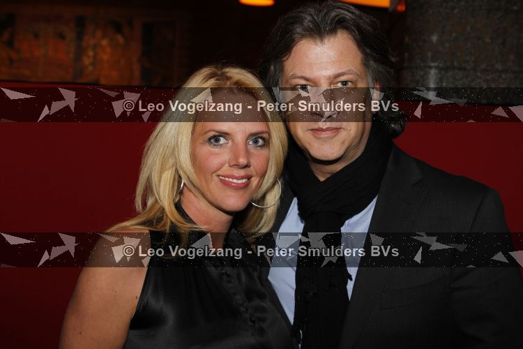 Amsterdam 17 maart 2010
Presentatie vliegmaatschappij EMirates in de beurs v Berlage. Mark farouk met vrouw
Peter Smulders bv