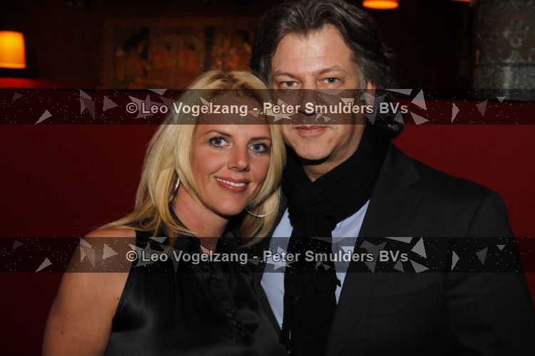 Amsterdam 17 maart 2010
Presentatie vliegmaatschappij EMirates in de beurs v Berlage. Mark farouk met vrouw
Peter Smulders bv