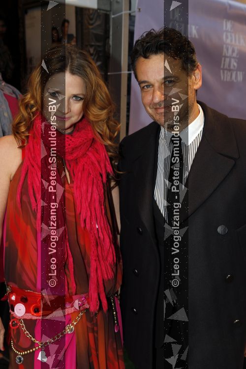 Amsterdam 12 april 2010
Premiere de gelukkige huisvrouw in Tuschinski. Marlies Dekkers met vriend
Peter Smulders bv