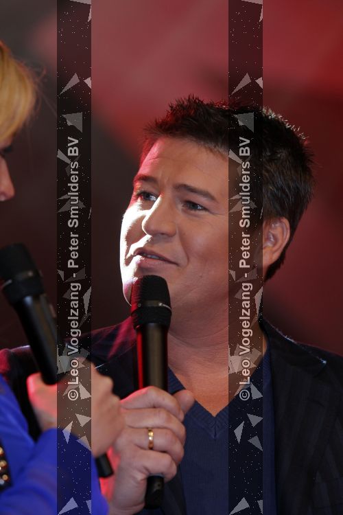 Hilversum 7 april 2010
Presentatie van de finalisten van X Factor. martijn  Krabbe en Wendy v Dijk presenteren het.
Peter Smulders bv