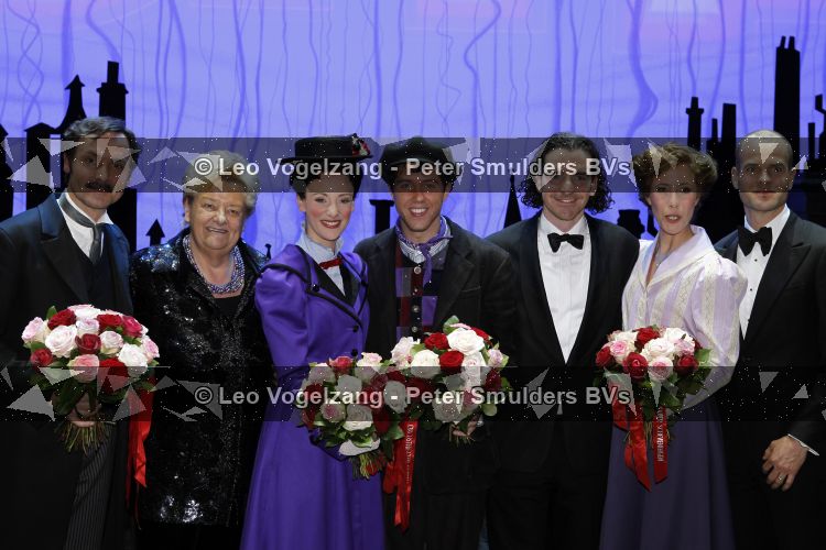Scheveningen 11 april 2010
Premiere Mary Poppins in het circustheater met Noortje Herlaar en William Spaay Maike Boerdam en Hugo Haenen.
Peter Smulders bv