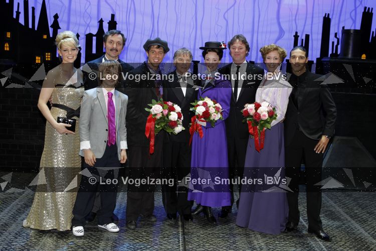 Scheveningen 11 april 2010
Premiere Mary Poppins in het circustheater met Noortje Herlaar en William Spaay Maike Boerdam en Hugo Haenen.
Peter Smulders bv