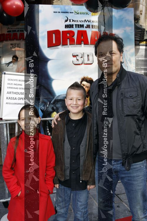 Amsterdam 21 maart 2010
Premiere hoe tem je een draak in Tuschinski. Mike Klewel met zoon en dochter
Peter Smulders bv