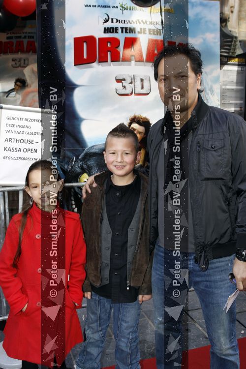 Amsterdam 21 maart 2010
Premiere hoe tem je een draak in Tuschinski. Mike Klewel met zoon en dochter
Peter Smulders bv