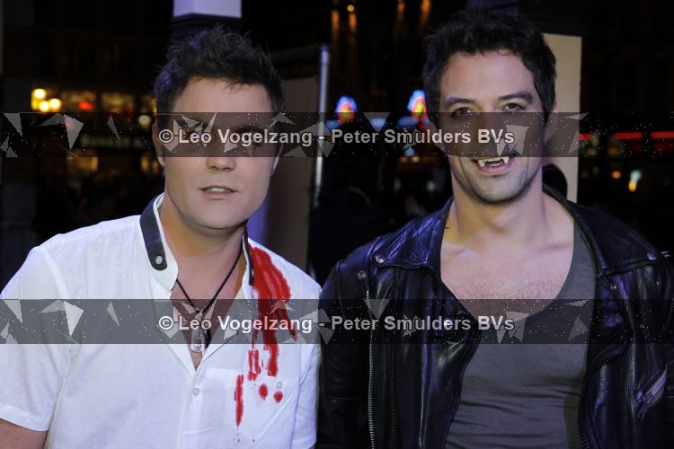Amsterdam 27 maart 2010
Vampire feest in de schouwburg van Amsterdam. Mike Starink met een vriend
Peter Smulders bv