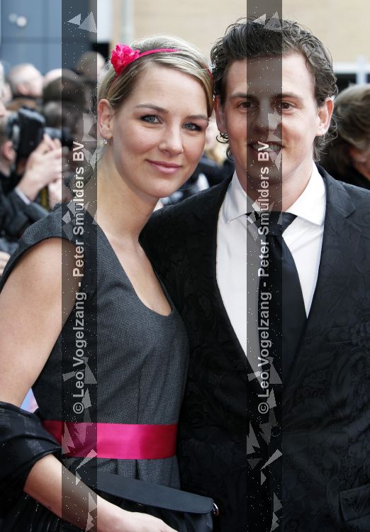 Scheveningen 11 april 2010
Premiere Mary Poppins in het circustheater. Mike Weerts met vriendin
Peter Smulders bv