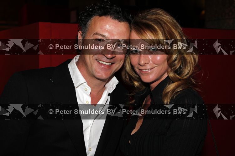 Amsterdam 17 maart 2010
Presentatie vliegmaatschappij EMirates in de beurs v Berlage. Milika Peterzon met vriend Jurgen Smit
Peter Smulders bv