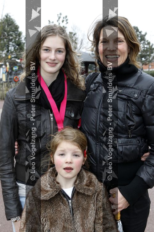 Harderwijk 20 maart 2010
Premiere show in het dolfinarium. Minouche Jorrissen met kinderen
Peter Smulders bv