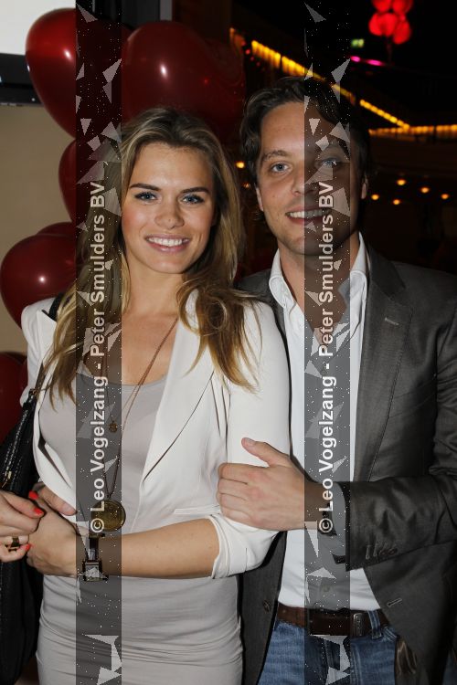 Hilversum 9 april 2010
Presentatie boek Gordon bij studio 21. Nicolette v Dam en Bas Smit
Peter Smulders bv