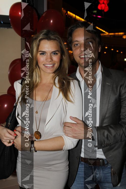 Hilversum 9 april 2010
Presentatie boek Gordon bij studio 21. Nicolette v Dam en Bas Smit
Peter Smulders bv