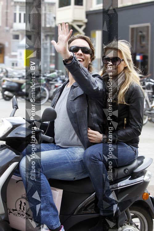Amsterdam 27 maart 2010
Bas Smit en Nicolette v Dam op de scooter.
Peter Smulders bv