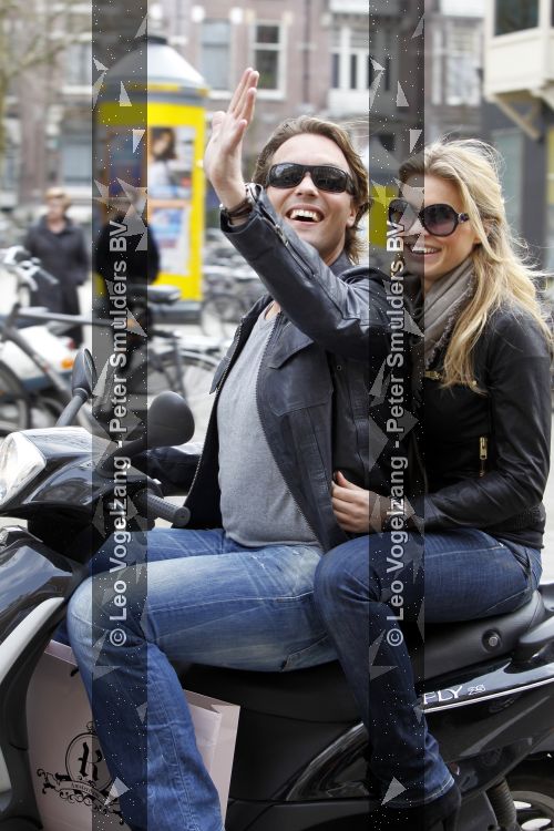 Amsterdam 27 maart 2010
Bas Smit en Nicolette v Dam op de scooter.
Peter Smulders bv