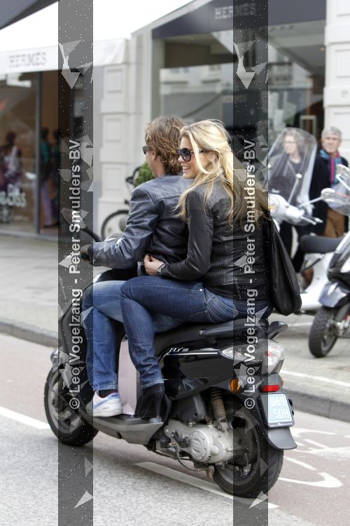 Amsterdam 27 maart 2010
Bas Smit en Nicolette v Dam op de scooter.
Peter Smulders bv