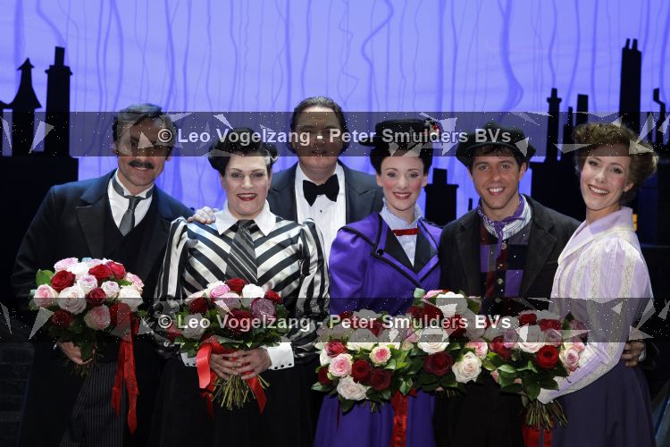 Scheveningen 11 april 2010
Premiere Mary Poppins in het circustheater met Noortje Herlaar en William Spaay Maike Boerdam en Hugo Haenen.
Peter Smulders bv