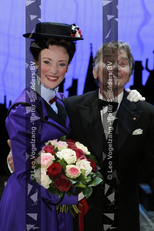 Scheveningen 11 april 2010
Premiere Mary Poppins in het circustheater met Noortje Herlaar en William Spaay Maike Boerdam en Hugo Haenen.
Peter Smulders bv