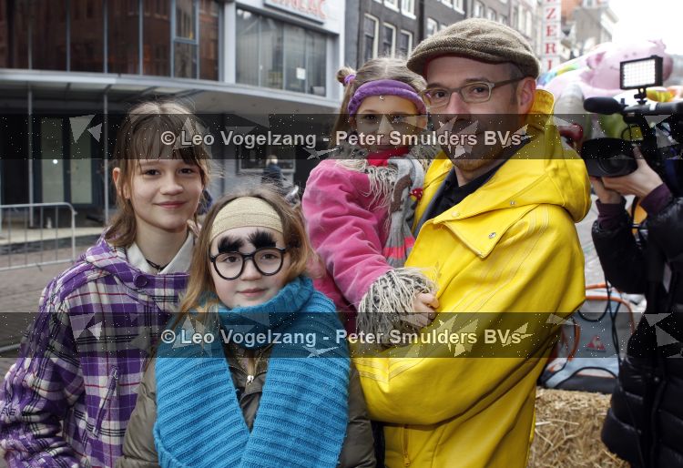Amsterdam 14 maart 2010
Prtemiere nanny Mc Fee in tuschinski.Owen Schoemacher met dochters
Peter Smulders bv