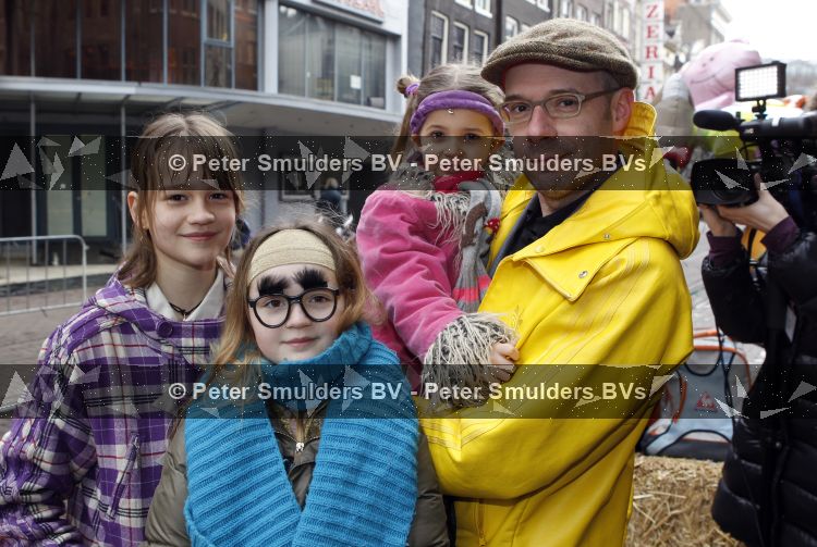 Amsterdam 14 maart 2010
Prtemiere nanny Mc Fee in tuschinski.Owen Schoemacher met dochters
Peter Smulders bv