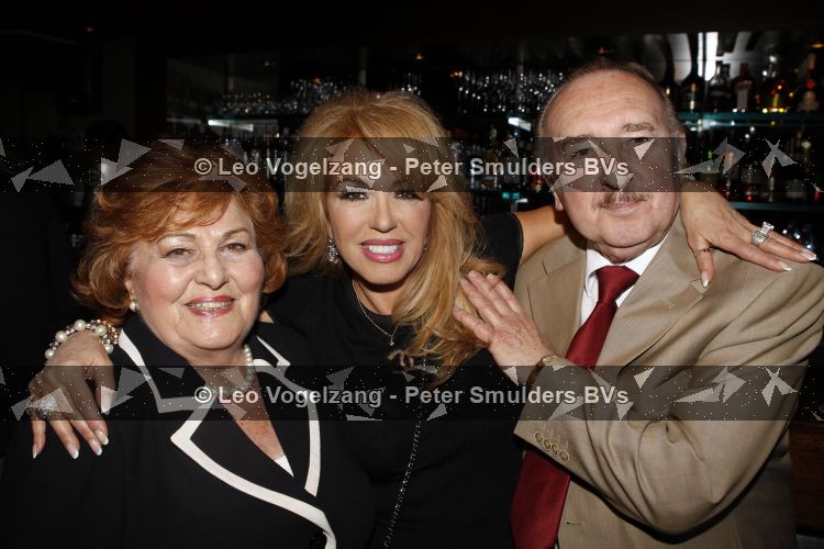 Amsterdam 7 april 2010
Patricia Paay viert haar 62 e verjaardag bij cafe restaurant klein Kalfje.
Vader en moeder (ouders) Patricia Paay
Peter Smulders bv