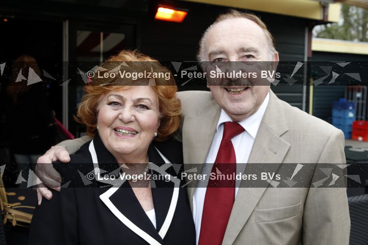 Amsterdam 7 april 2010
Patricia Paay viert haar 62 e verjaardag bij cafe restaurant klein Kalfje.
Vader en moeder (ouders) Patricia Paay
Peter Smulders bv